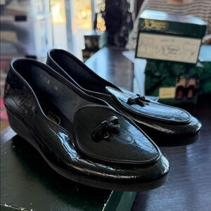 Stylish Black Loafers with Tassel Detail